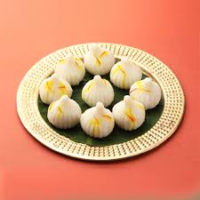 Mishti Sweet Kaju Kesar Elaichi Modak 5 pcs (Aprox200gm) - Spice Village